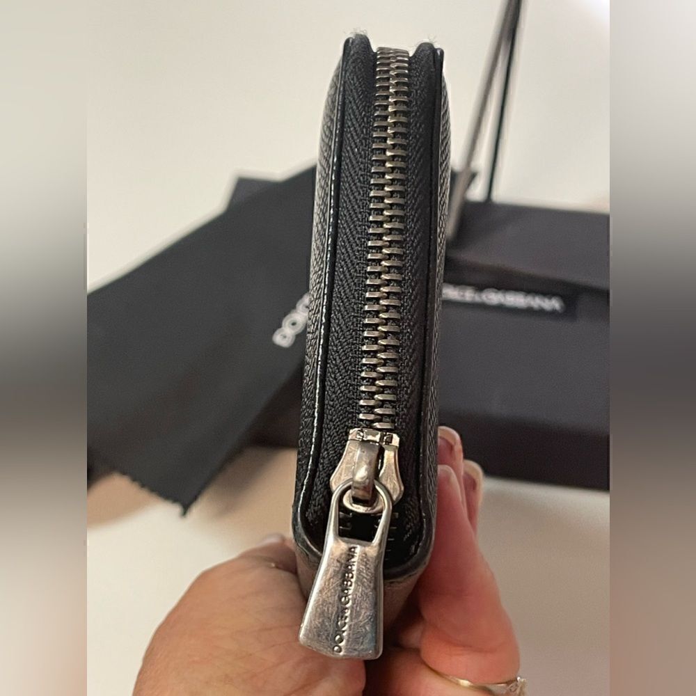 DOLCE & GABBANA Black Dauphine Zip Around Wallet. Calf Skin. Full inclusion. - Picture 4 of 9